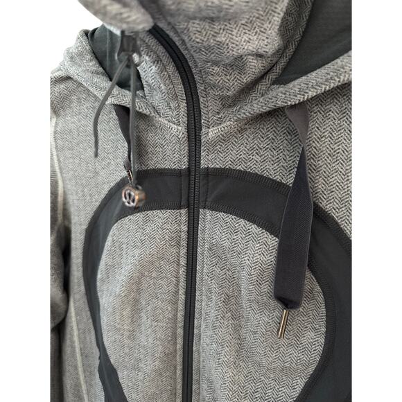 Lululemon Brushed Stride Jacket Ghost Heathered Coal Herringbone / Coal Size 6 - Picture 8 of 11